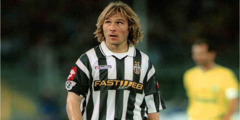 Nedved là tiền vệ vĩ đại trong đội hình Juventus xuất sắc nhất